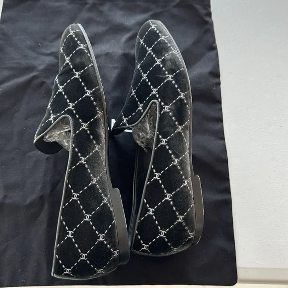 Chanel pre loved CC smoking slippers. Size 39.5 - Picture 2 of 7